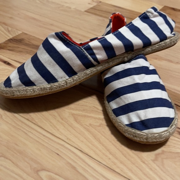 H&M Divided Flats. Matches with a lot of outfits, perfect for styling! - Picture 4 of 4